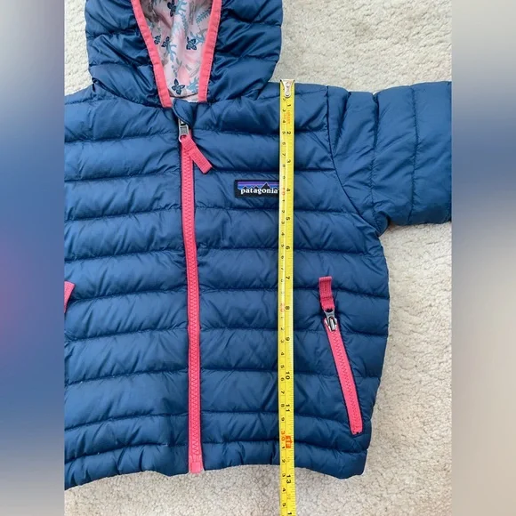 Patagonia Size 2T Reversible Down Sweater Hoodie in Blue and Pink Flowers - Picture 14 of 16